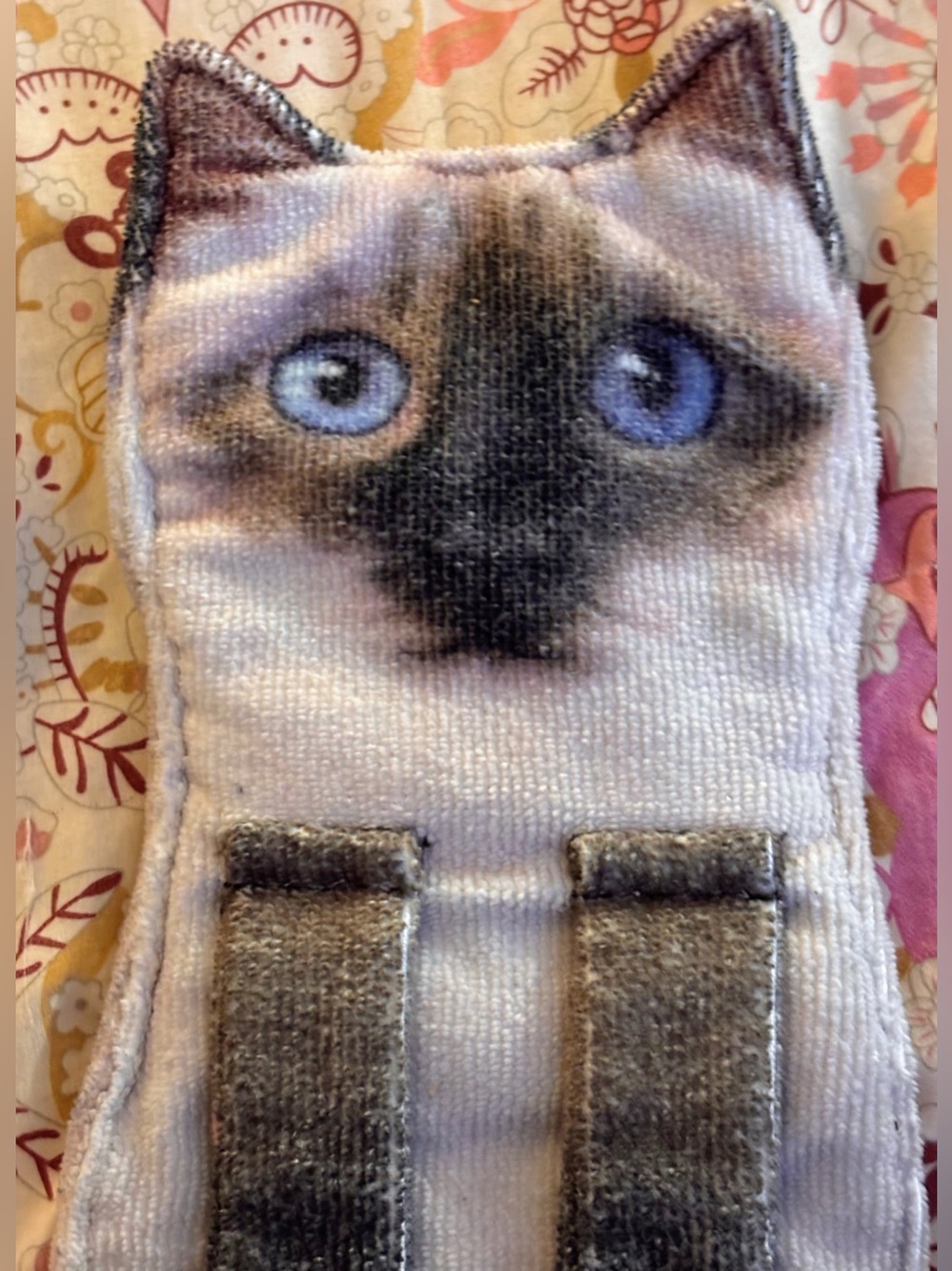 Cat-Themed Kitchen Towel Decor Blue-Eyed Cat Print